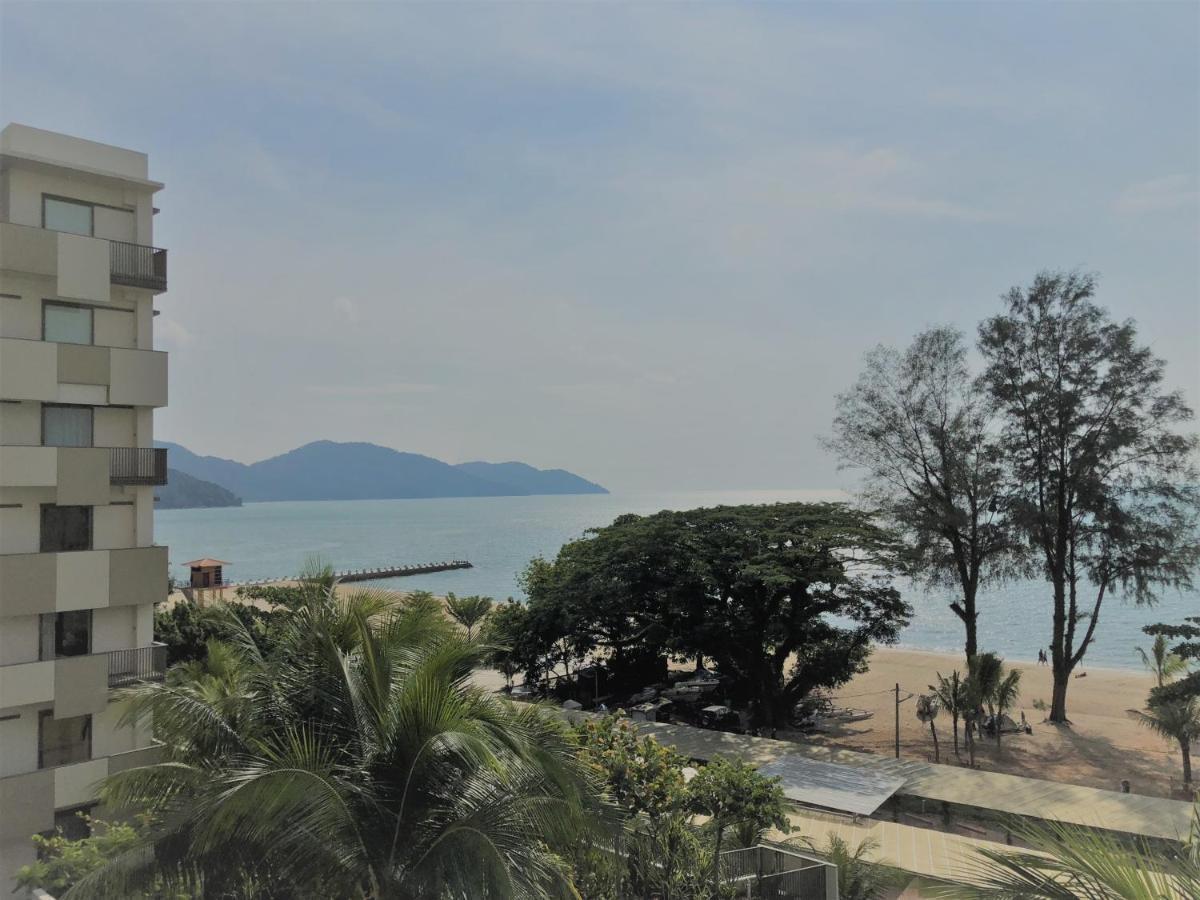 By The Sea@ Cozy Beachfront Home Batu Ferringhi Exterior foto