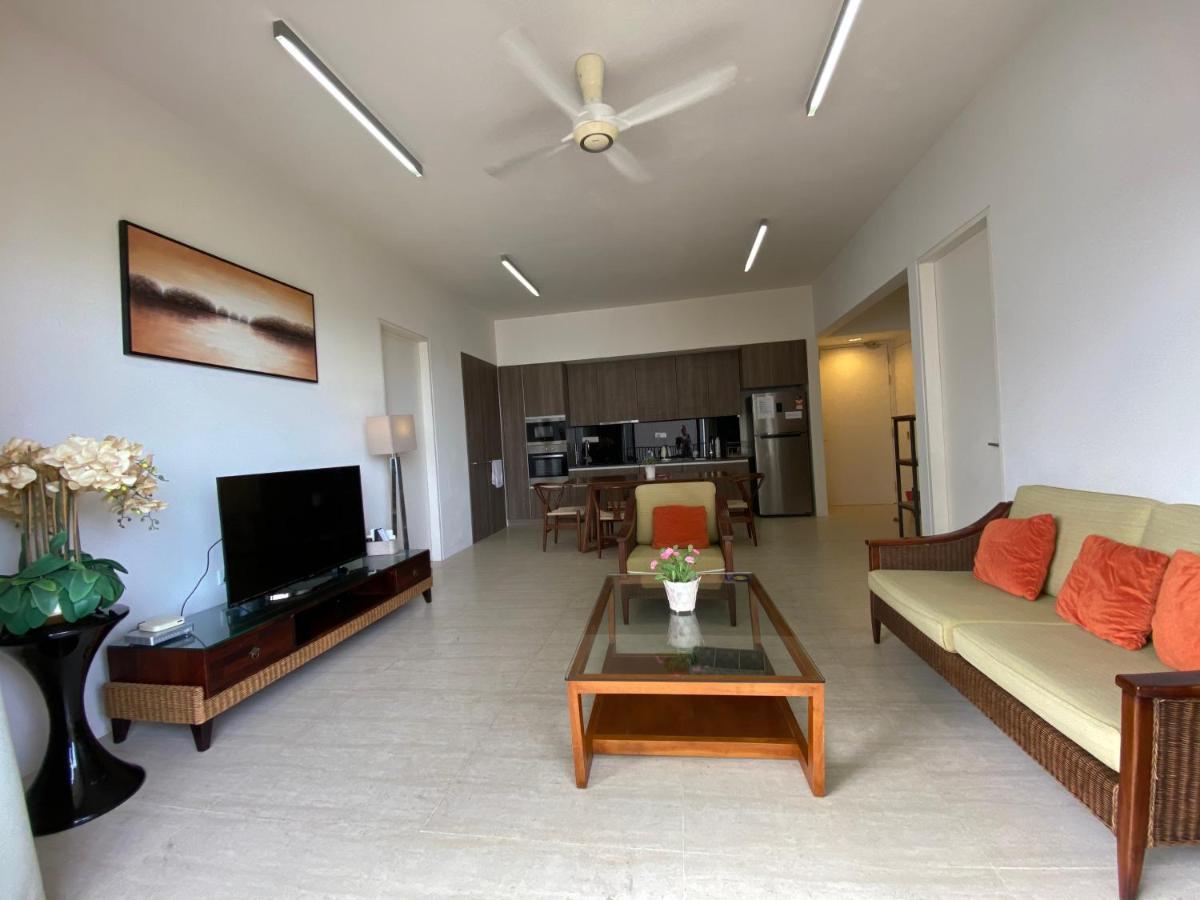By The Sea@ Cozy Beachfront Home Batu Ferringhi Exterior foto