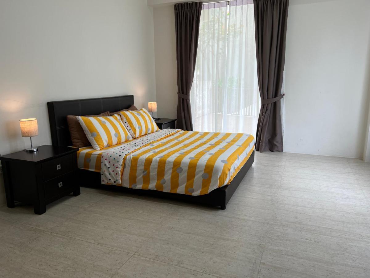 By The Sea@ Cozy Beachfront Home Batu Ferringhi Exterior foto