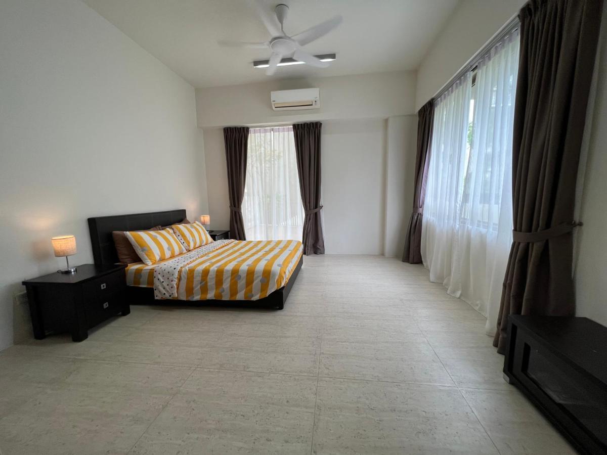 By The Sea@ Cozy Beachfront Home Batu Ferringhi Exterior foto