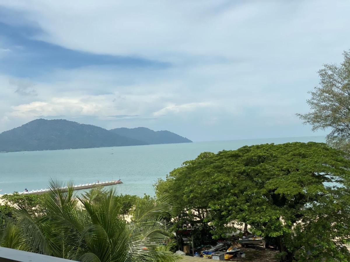 By The Sea@ Cozy Beachfront Home Batu Ferringhi Exterior foto