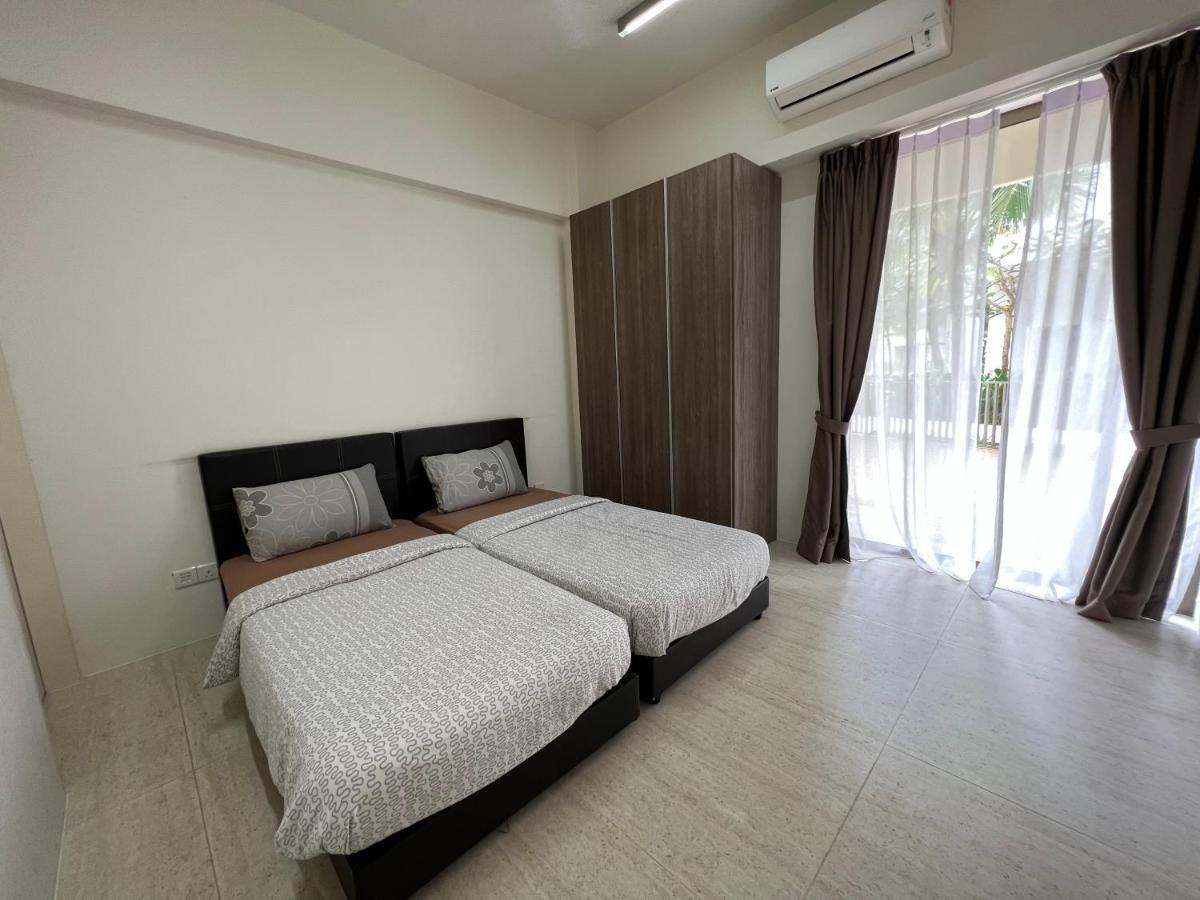 By The Sea@ Cozy Beachfront Home Batu Ferringhi Exterior foto