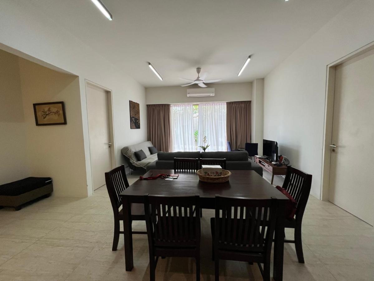 By The Sea@ Cozy Beachfront Home Batu Ferringhi Exterior foto