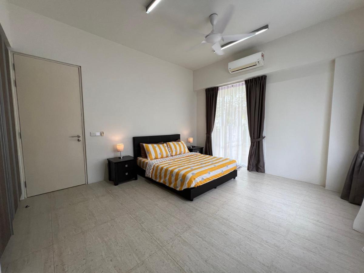 By The Sea@ Cozy Beachfront Home Batu Ferringhi Exterior foto