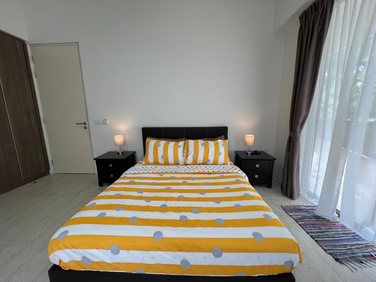 By The Sea@ Cozy Beachfront Home Batu Ferringhi Exterior foto